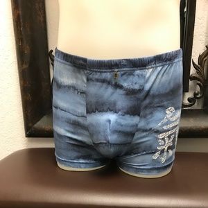 Medium Men's square cut swim suit